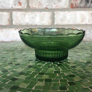 EO BRODY COMPANY GREEN GLASS BOWL SCALLOPED EDGE RIBBED PEDESTAL M2000